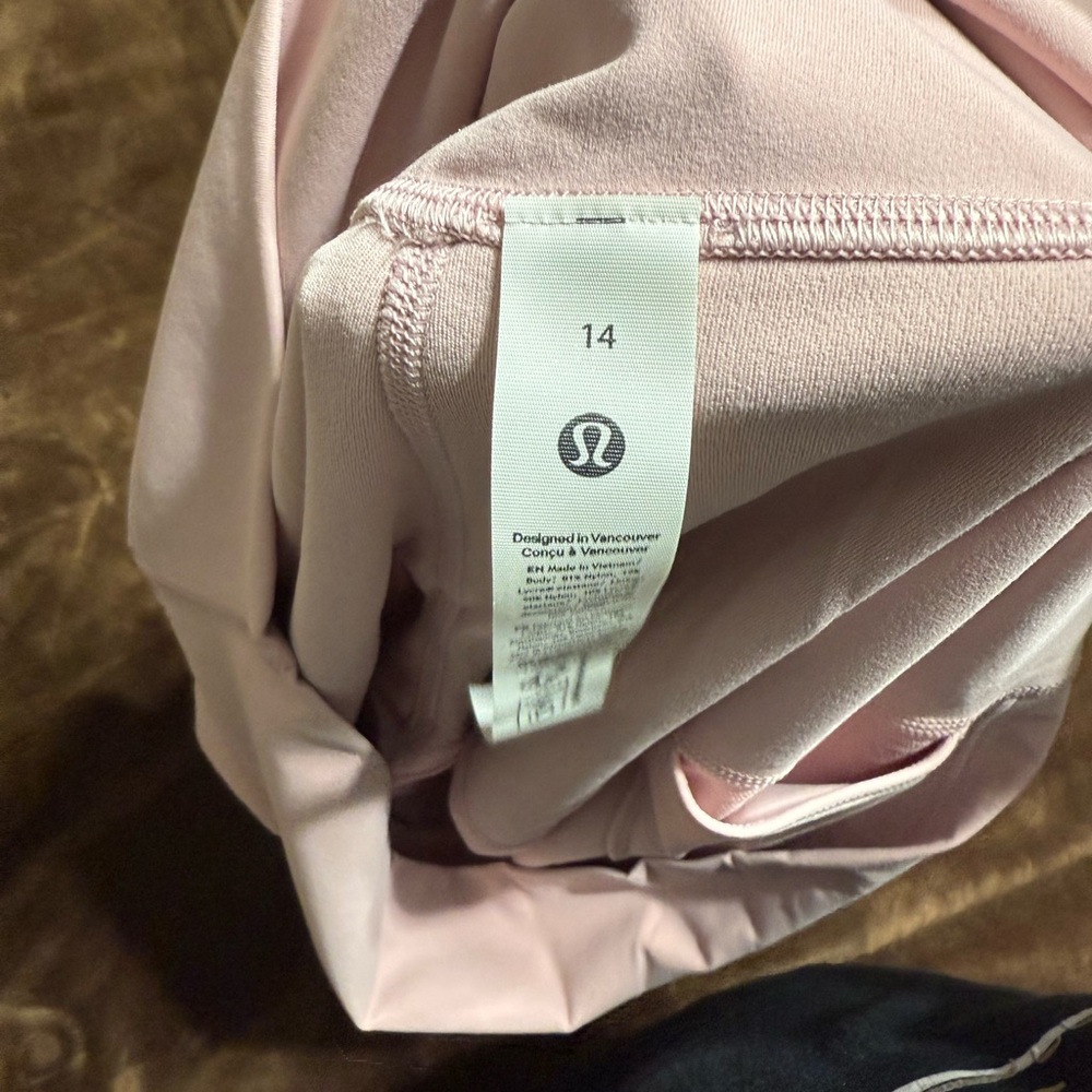 NWT lululemon Women's Light Pink Align Shorts 4” - Picture 9 of 15